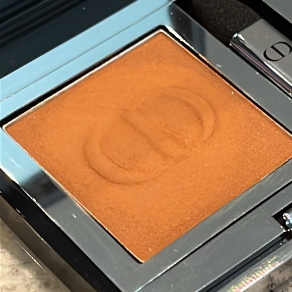 Dior Mono Couleur Couture Eyeshadow in shade 570 Copper Velvet Original Formula! - Picture 6 of 7